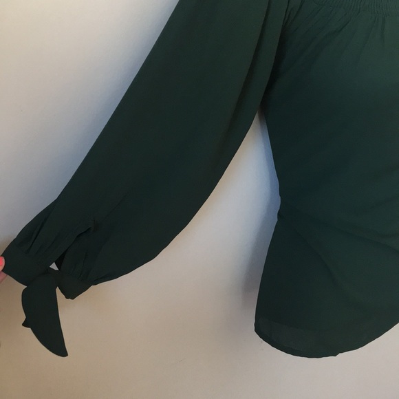 💚Gorgeous Hunter Green Blouse Top💚 - Picture 3 of 5